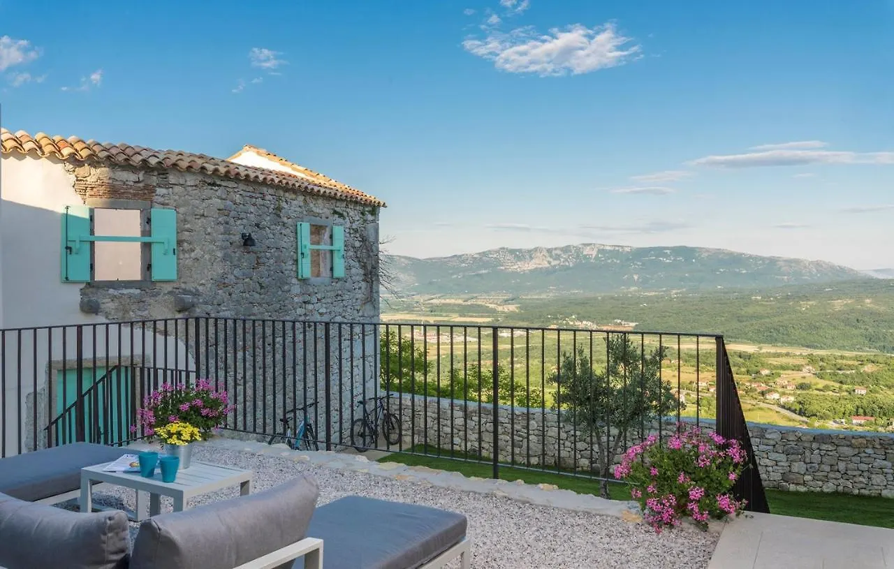 Villa Paola Pićan 0*,